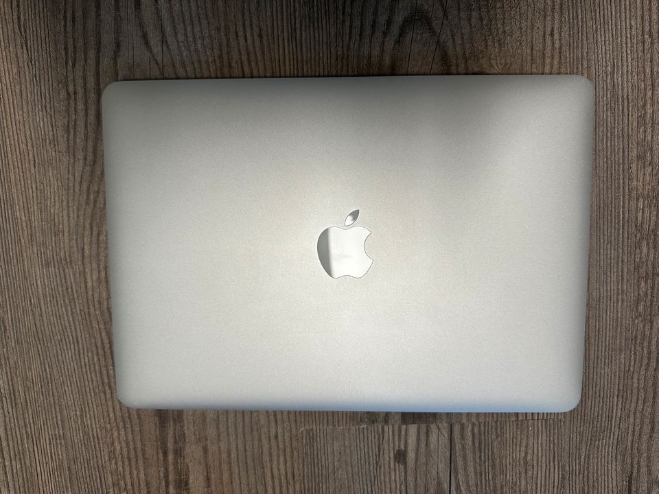 Apple MacBook Air 13 Zoll 128 GB in Köln
