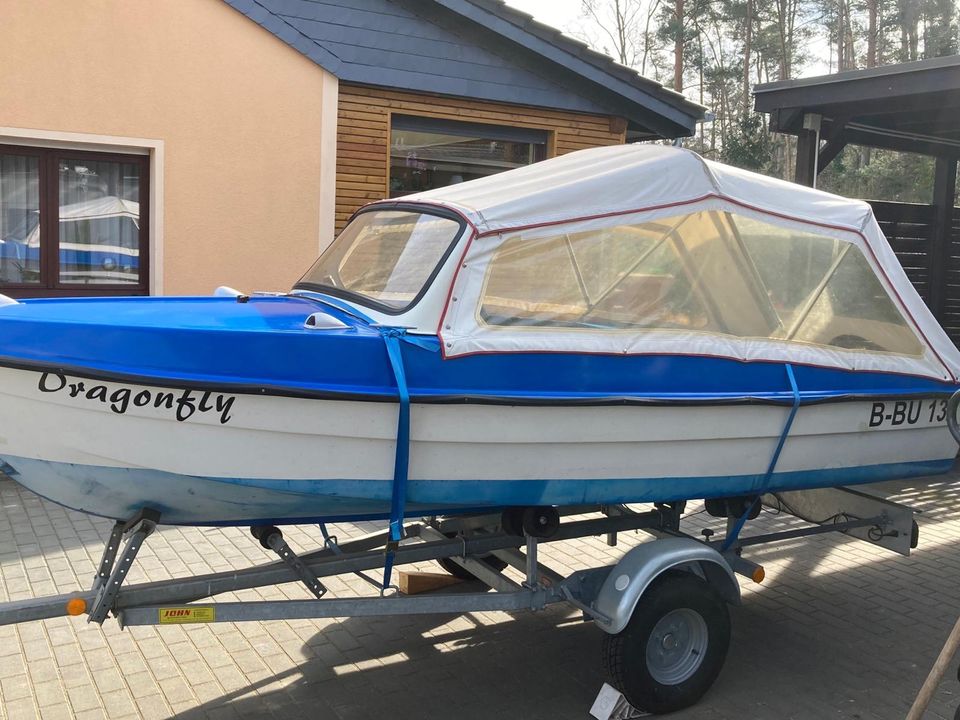 Motorboot Ibis ohne Motor mit Trailer in Merzdorf