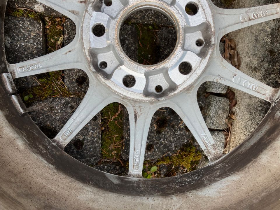 Leichtmetallfelgen mit Reifen Mercedes C in Gröbenzell