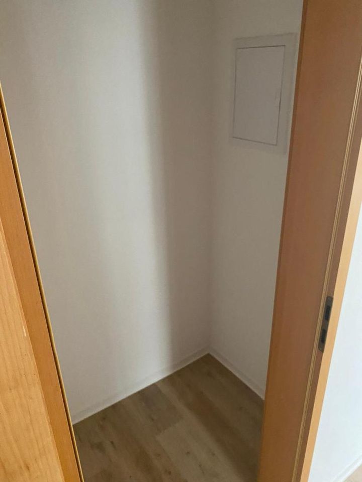 *BIRI* - 3-Raum-Wohnung in Neundorf in Neundorf 