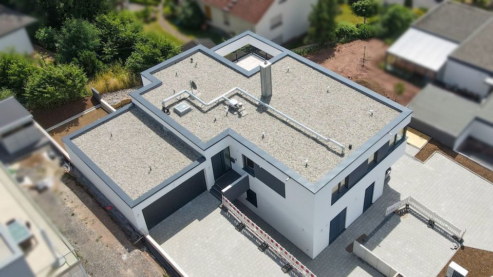 Neubau Erstbezug: Traumhafte Penthousewohnung mit südlich ausgerichteter Dachterrasse und Fernsicht in Künzell