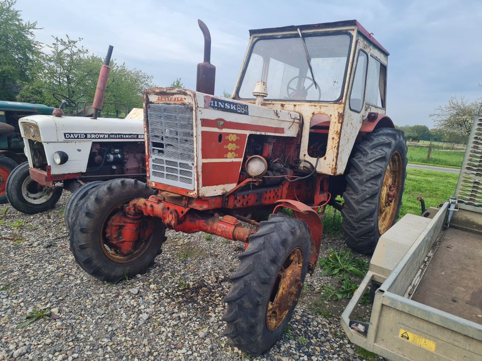 Belarus 684 Allrad Traktor servolenkung in Menden