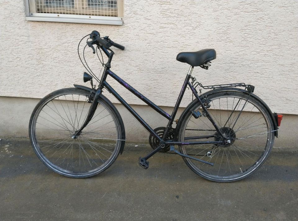 DAMEN FAHRRAD 28ZOLL SCHWARZ 16GANG DAMENRAD in Kassel