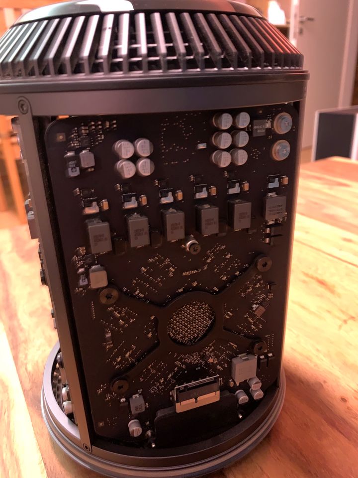 Apple Mac Pro 6.1 12-Core Intel Xeon E5 2,7 Ghz 64 GB RAM in Berlin