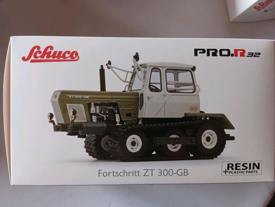 Schuco Fortschritt ZT 300- GB grün 1:32 in Greußen