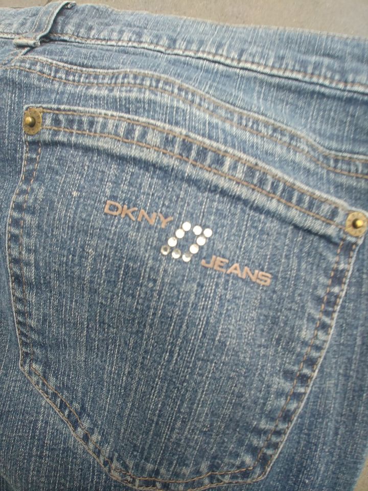 außergewöhnliche Original DKNY-Stretch-Jeans - Gr. 36/38 (8) USA in Baltmannsweiler