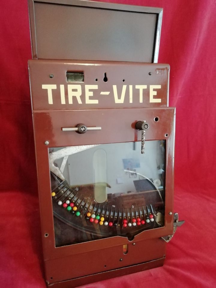 alter Spielautomat "Tire Vite" französisch/Belgisches Münzspiel in Aitrang