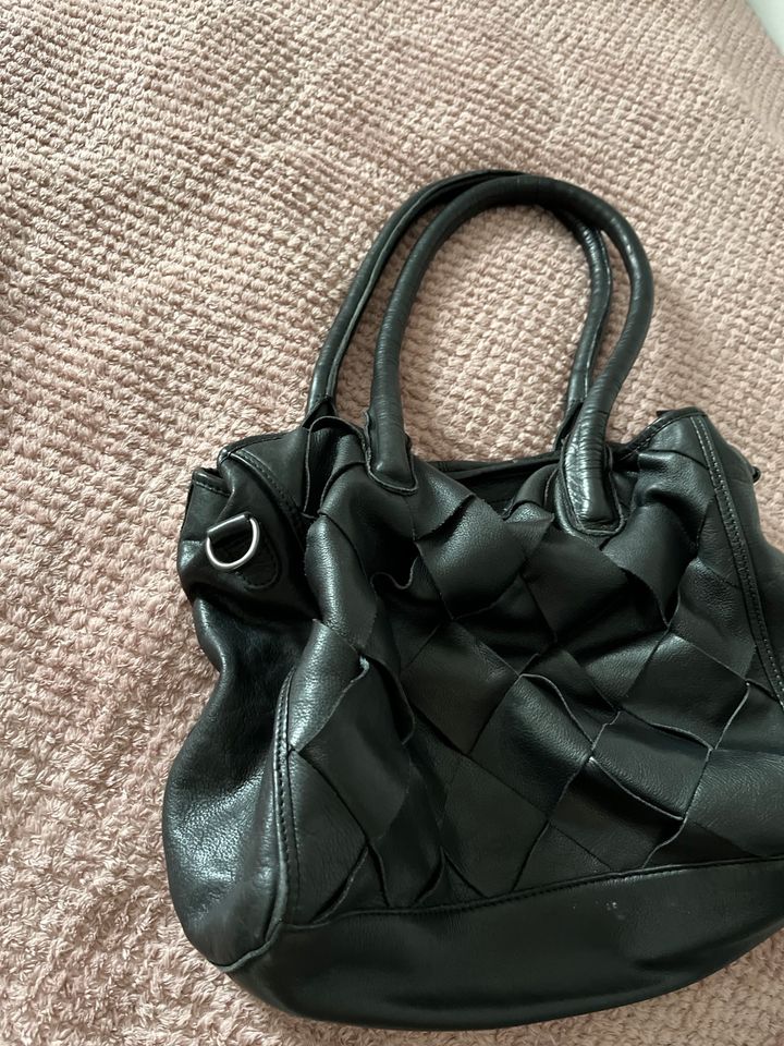 Schwarze Ledertasche von Legend in Fernwald