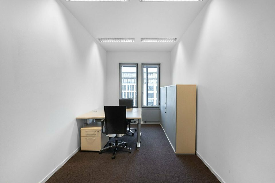 Privater Büroraum für 3 Personen in Regus Unter den Linden 21 in Berlin