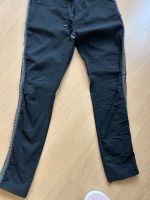 Hose / Jogpants  mit Glitzerstreifen Nordrhein-Westfalen - Bergisch Gladbach Vorschau