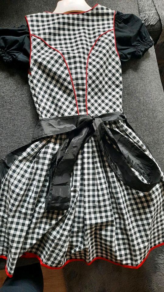 Dirndl Gr 32 in Bretzfeld