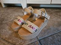 Tommy Hilfiger Sandaletten mit Plateausohle Niedersachsen - Barßel Vorschau