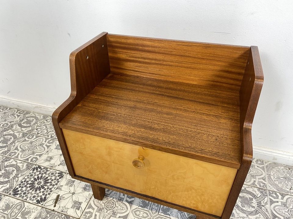 WMK 1/2 Formschöner & gut erhaltener Mid-Century Nachttisch aus 1963 mit hübschen Holzgriffen # Nachtschrank Nachtschränkchen Nachtkommode Bedside table Kommode Beistelltisch Vintage Mid-Century DDR in Berlin