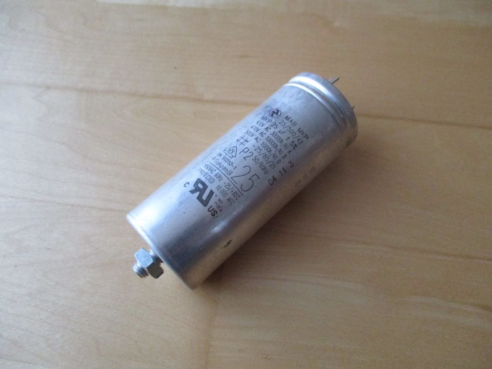 Kondensator 25µF für Elektromotor mit Gewindezapfen M8 in Aichach