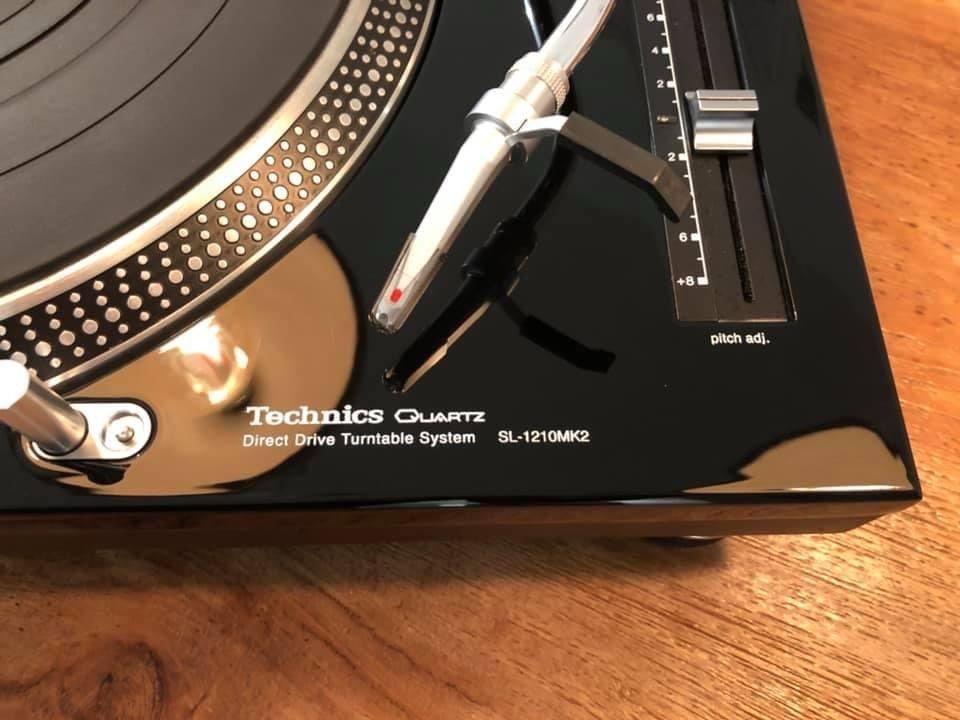 Technics SL1210 // restauriert auf Basis MK2 mit MK5 Elementen in Essen