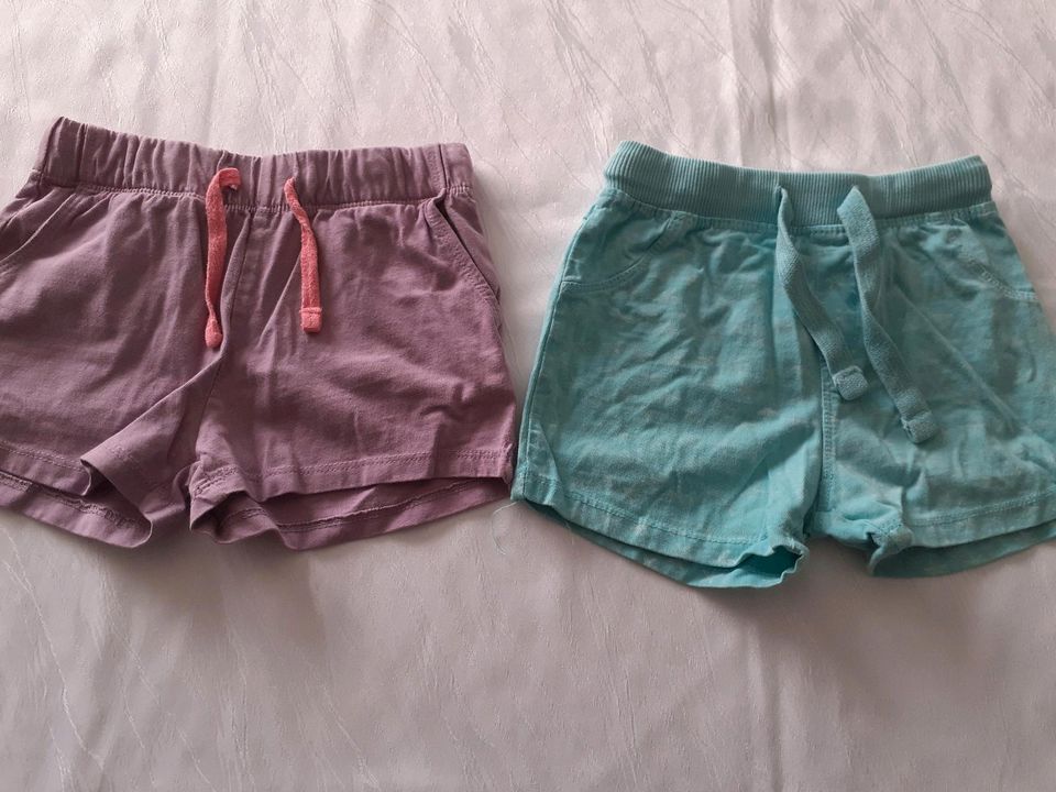 Kleidungspaket Mädchen Shorts / kurze Hosen Gr. 98/104 in Essen