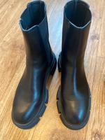 Leder Plateau Stiefelette Zara schwarz 37 Nordrhein-Westfalen - Velbert Vorschau