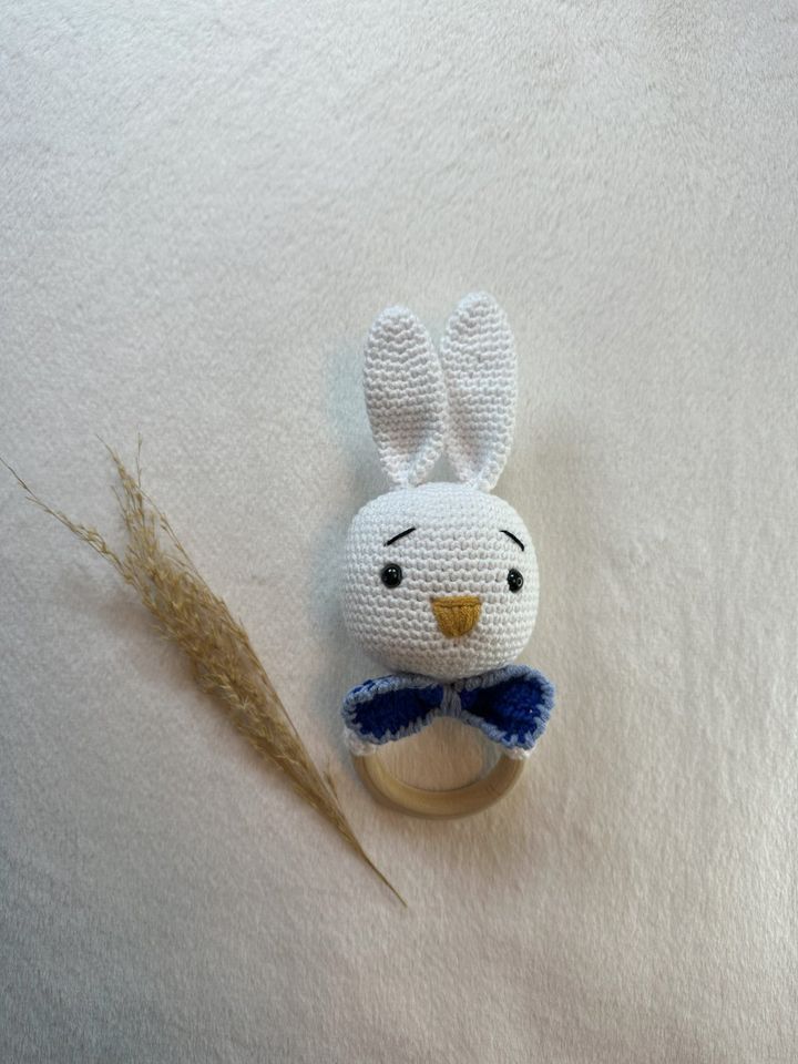 Personalisierte Schnullerkette◆Rassel◆Hase◆Amigurumi◆Geschenkset in Niederzier