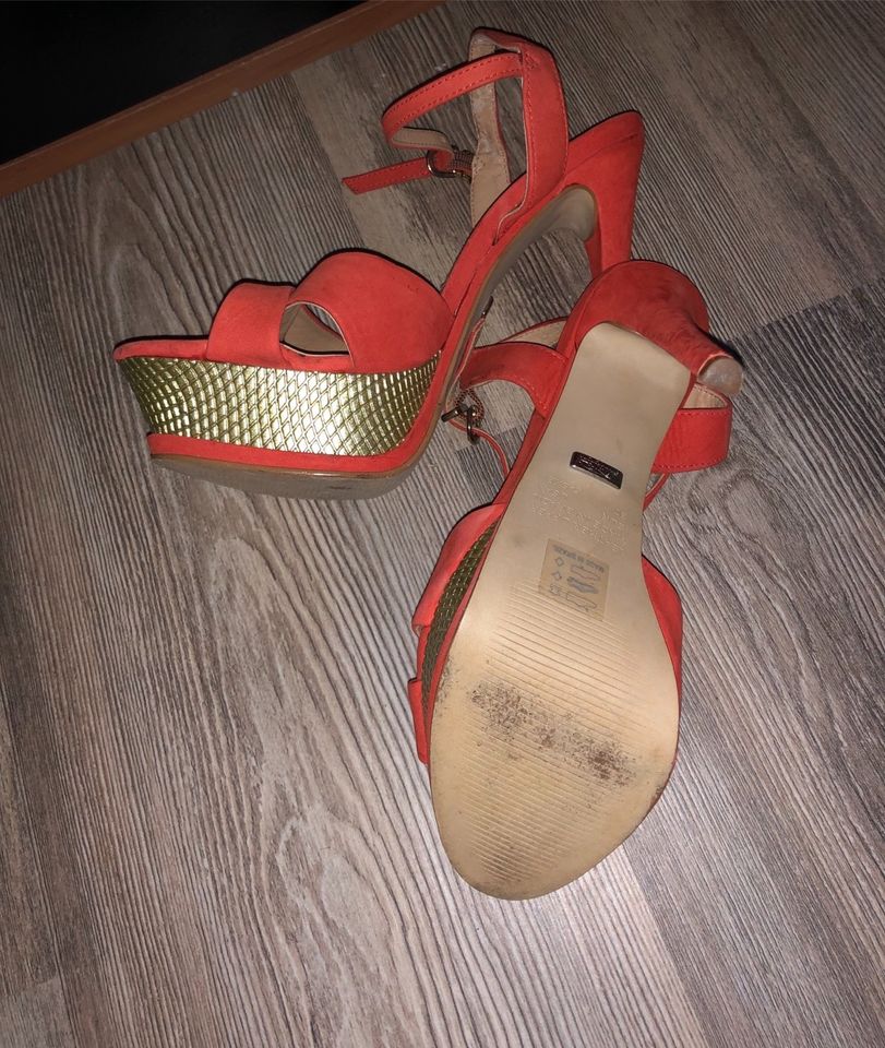 Plateau High Heels Sandaletten Sandalen 37 Buffalo London in Solingen