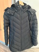 Zara Daunenjacke Winterjacke Jacke S schwarz tailliert wie NEU Essen - Essen-Kray Vorschau