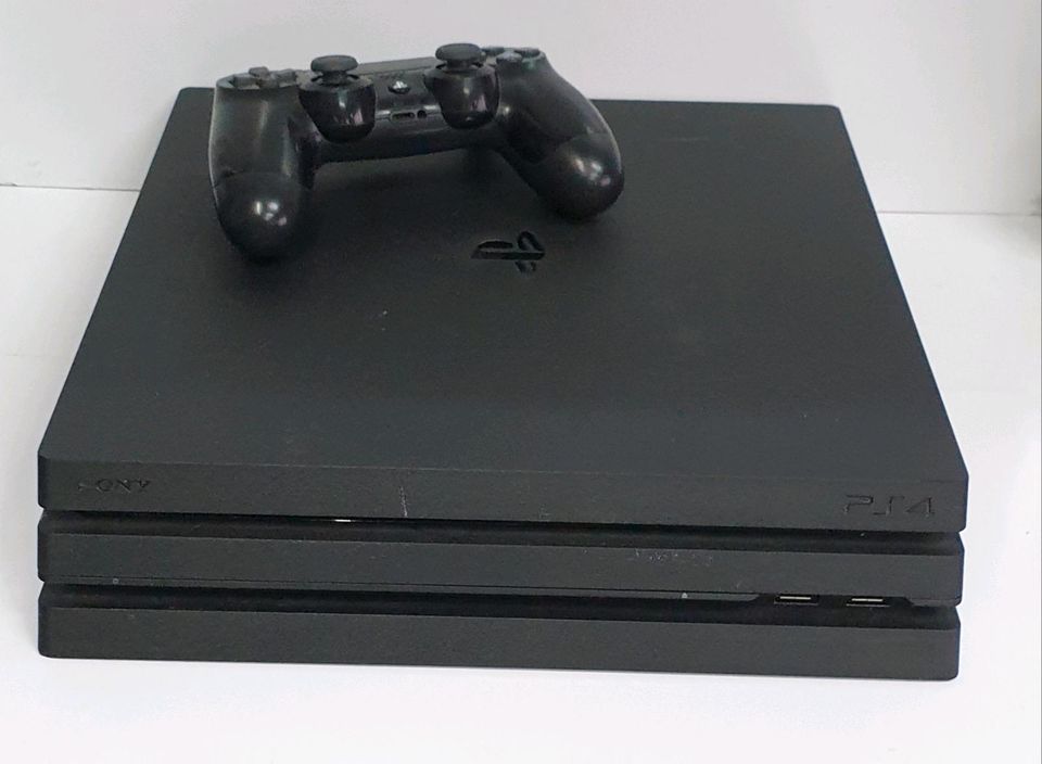 Sony Playstation 4 Pro 1TB schwarz +Wireless Controller in Duisburg