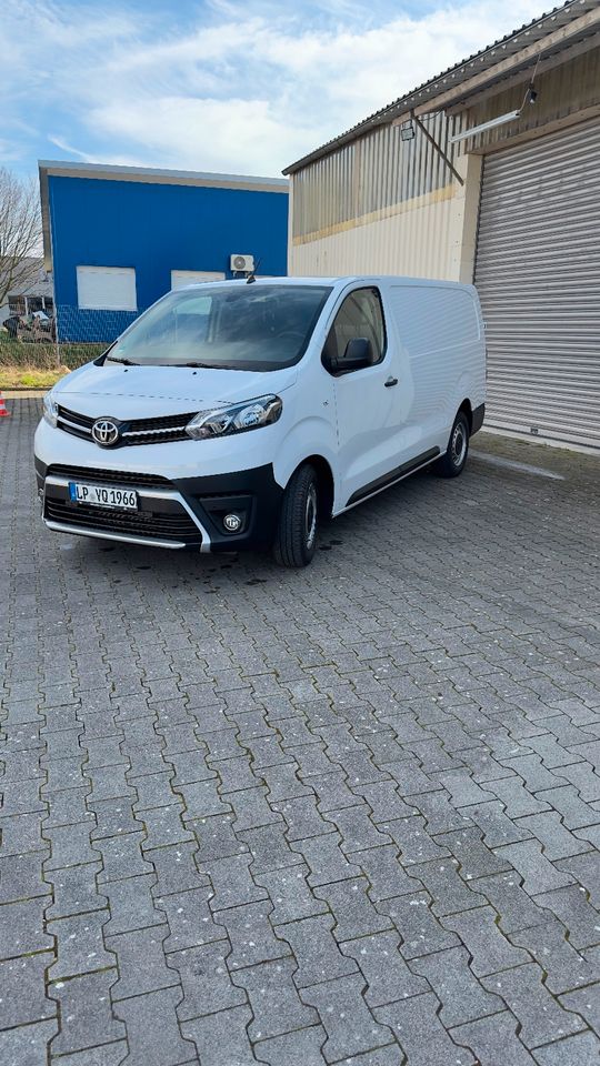 Toyota Proace Kastenwagen Anhängerkupplung AHK Umzug Transporter 5 6 7 8 9-Sitzer Diesel Minibus Transporter Bulli Handwerkerbulli mieten Sportwagen T6 Langzeitmiete Carplay Transit Sprinter Vito in Lippstadt