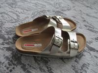 S.Oliver Pantoletten Sandalen Hausschuhe 38 gold mit Fehler Rheinland-Pfalz - Grünstadt Vorschau