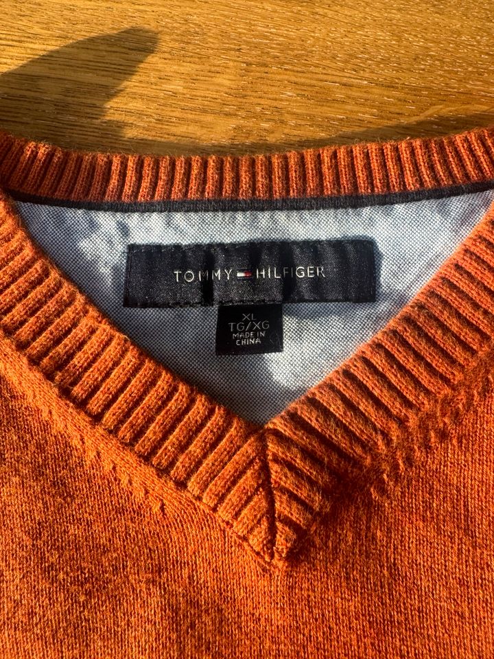 Tommy Hilfiger Strickpullover Pulli Gr. XL orange rostrot in Ratingen