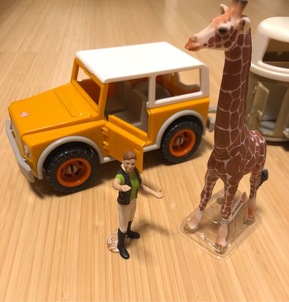 Schleich Jeep mit Pferdeanhänger auf Safari in Hamburg