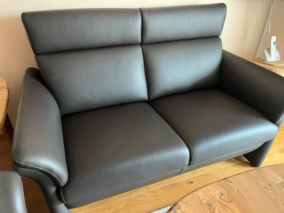 Echtleder Sofa 2-Sitzer M in sehr gutem Zustand in Freigericht