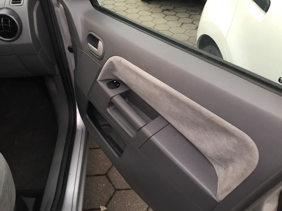 FORD FUSION 1.4L-KLIMA-SERVO-EFH--ZENTRAL-NEU TÜV BEIM KAUF INKL: in Lippstadt