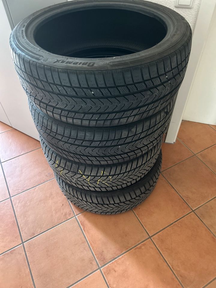 Winterreifen vom BMW X2 225/45 R19 in Radolfzell am Bodensee