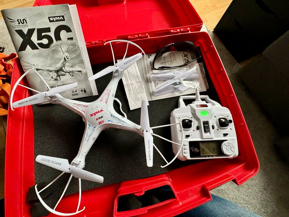 Einsteiger Drohne Syma X5C - mit Zubehör in Langenfeld