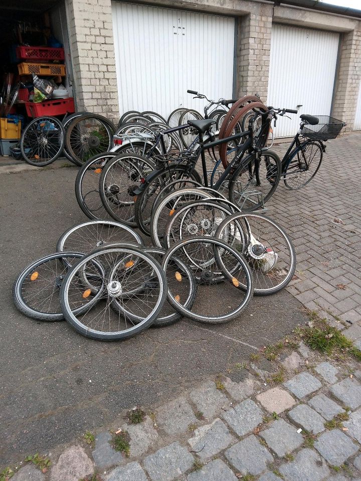 FAHRRADTEILE GARAGENRÄUMUNG in Lübeck