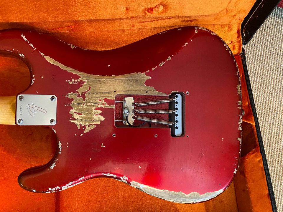 2012 FENDER CUSTOM SHOP ’68 STRATOCASTER RELIC CANDY APPLE RED in München