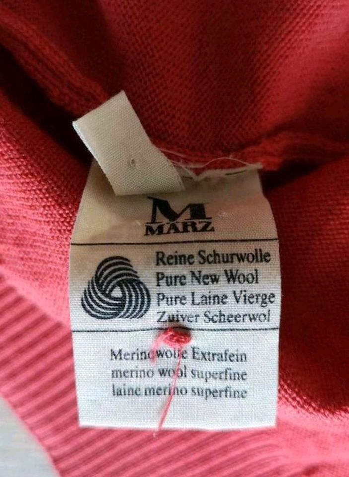 März München Gr. 42 Strickjacke Cardigan Merinowolle in Bad Segeberg