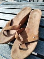 UGG Sandalen Zehentrenner braun 38 Leder Friedrichshain-Kreuzberg - Kreuzberg Vorschau