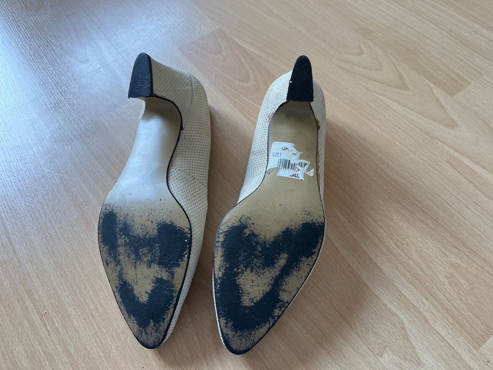 Schuhe Pumps beige Gold Leder Größe 5 38 Gino Ventori in Karlsbad