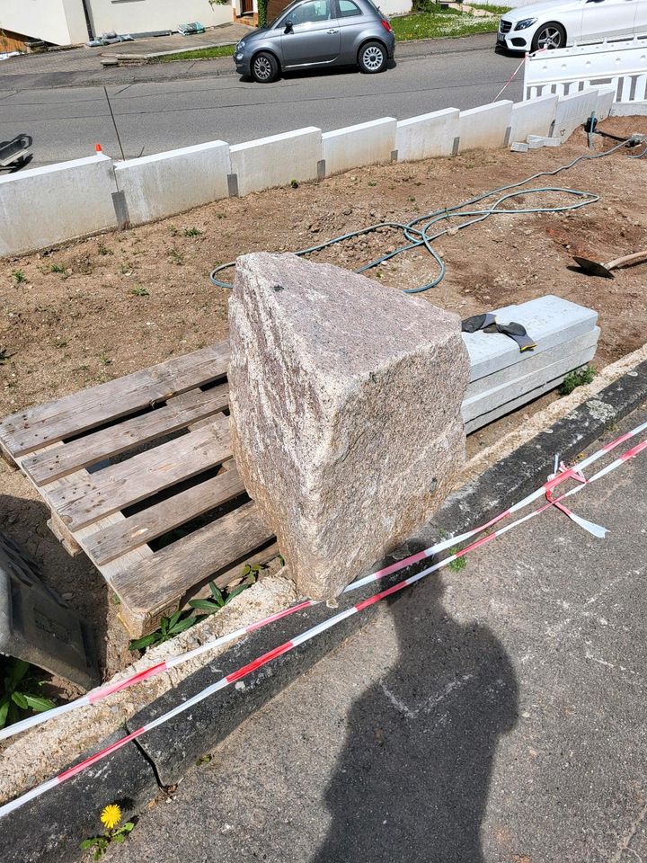 Großer Granitstein Naturstein Findling Garten in Herrenberg