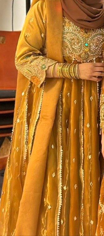 Pakistanisch indisches Kleid Anarkali Mehndi Mayoun in Berlin