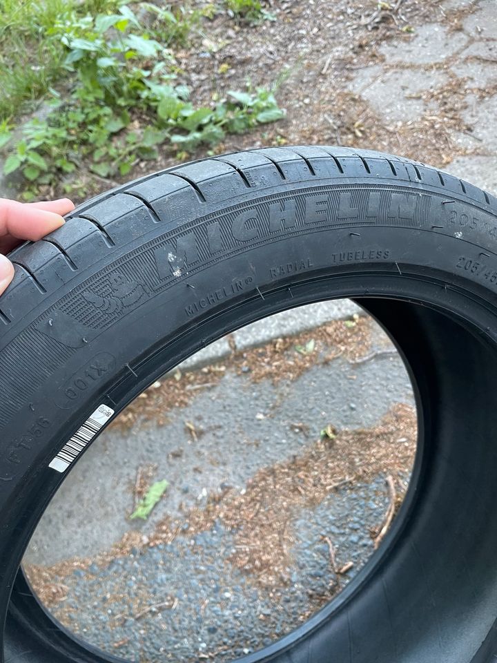 NEU 2 St. Sommerreifen Michelin Primacy 4 205/45 R16 83H in Hamburg