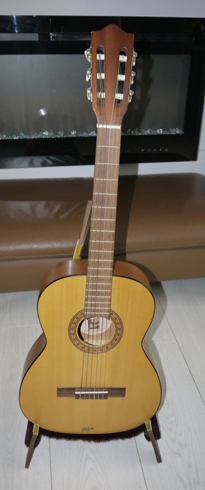 Sehr schöne Höfner Gitarre Nr. 511 Akustikgitarre mit Tasche in Erkelenz
