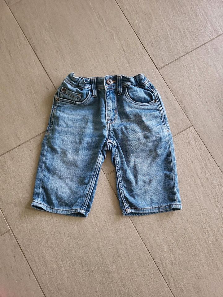 Jeans Short Gr.134 C&A in Duisburg