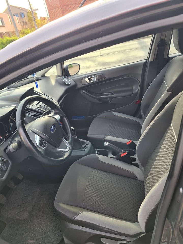 Ford Fiesta mk7 Benzin 5 türer 2017 in Visbek