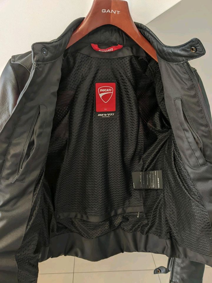 Ducati Revit Leder Motorradjacke Unisex (Größe XS) in Wolfsburg