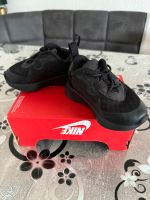 Nike Schuhe Gr. 5c bzw 21 in Schwarz Nagelneu Köln - Riehl Vorschau