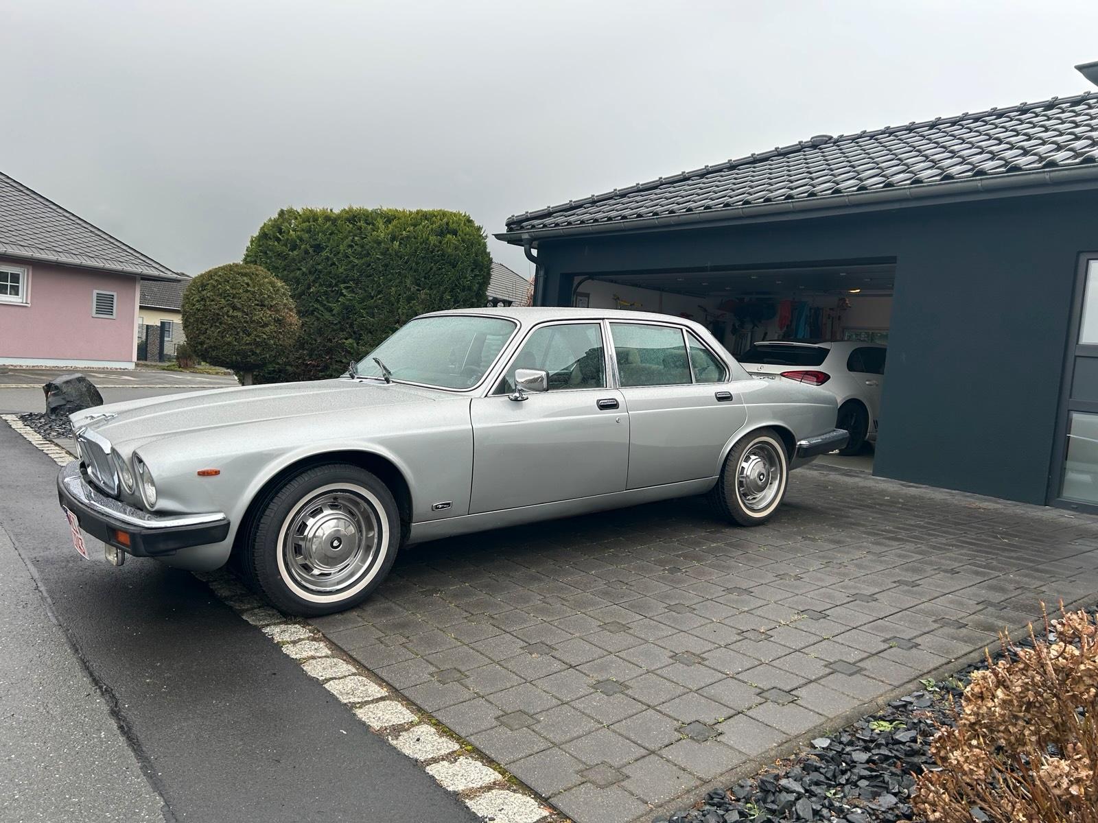 Abbildung des Autos Jaguar XJ 40 XJ 6 Serie …