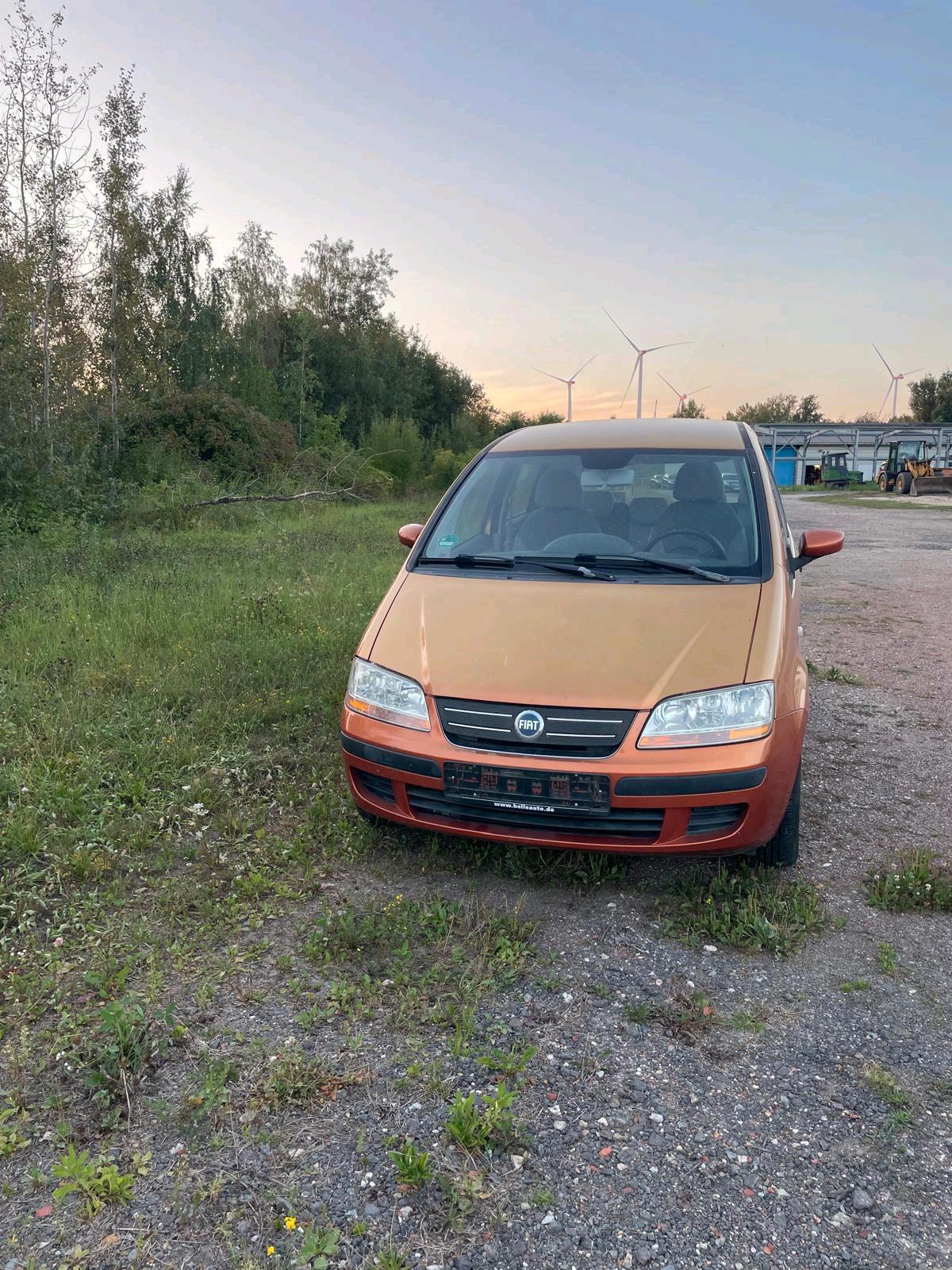 Abbildung des Autos Fiat idea 2005 700€