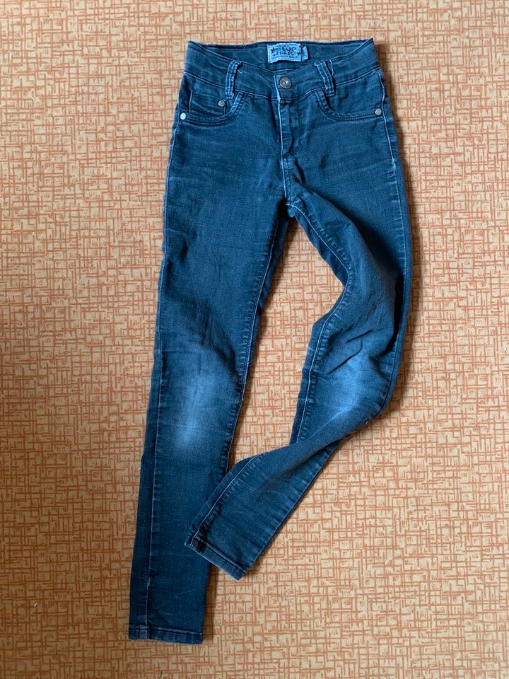 Blue effect - enge graue Jeans Gr. 134 140 in Stoetze