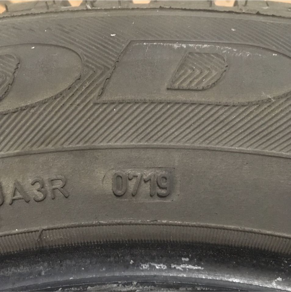 1x 215/60R17 96V M+S Allwetter/Ganzjahresreifen Goodyear Vector4S in Berlin